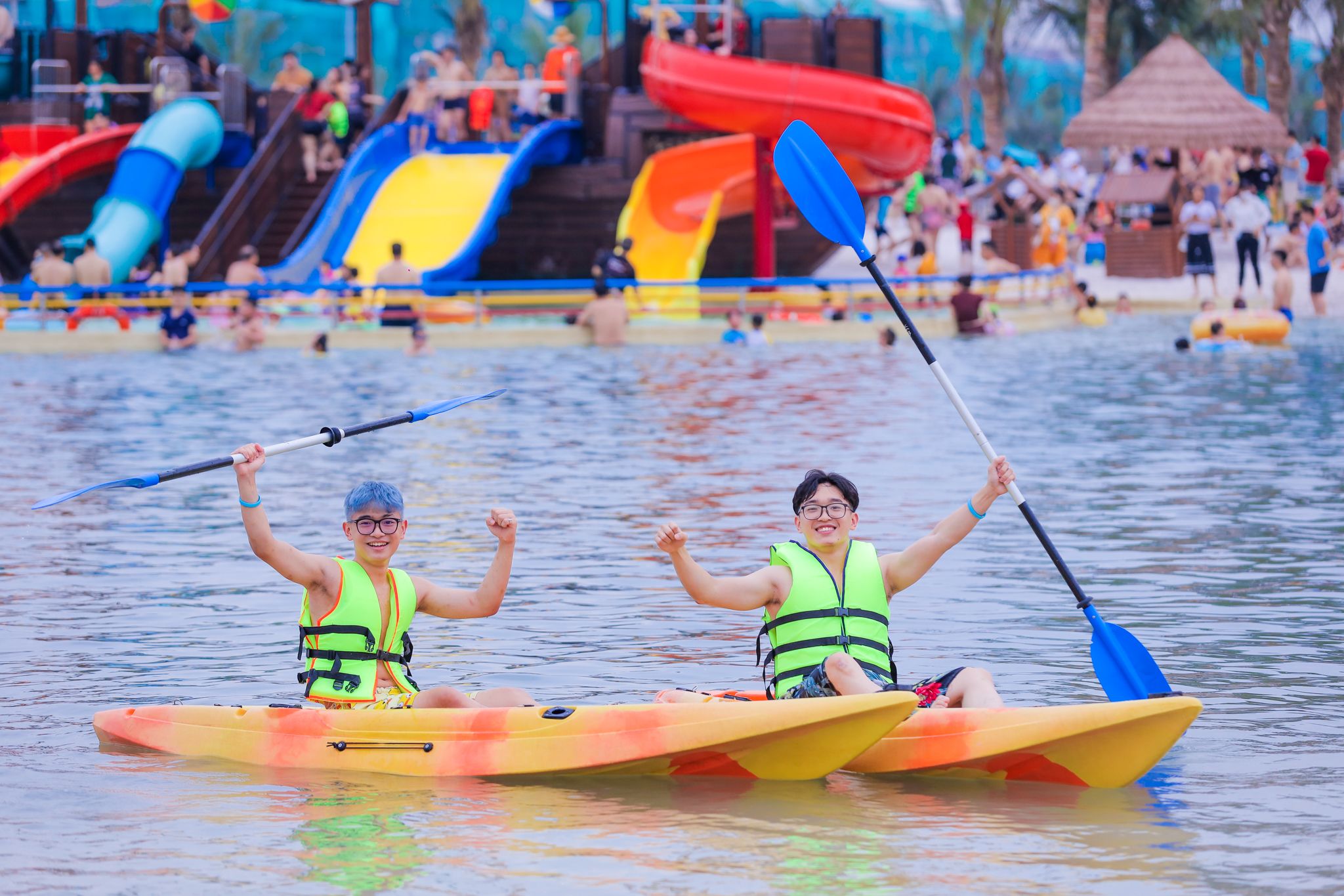 Cheo-kayak-vinwonders-wave-park