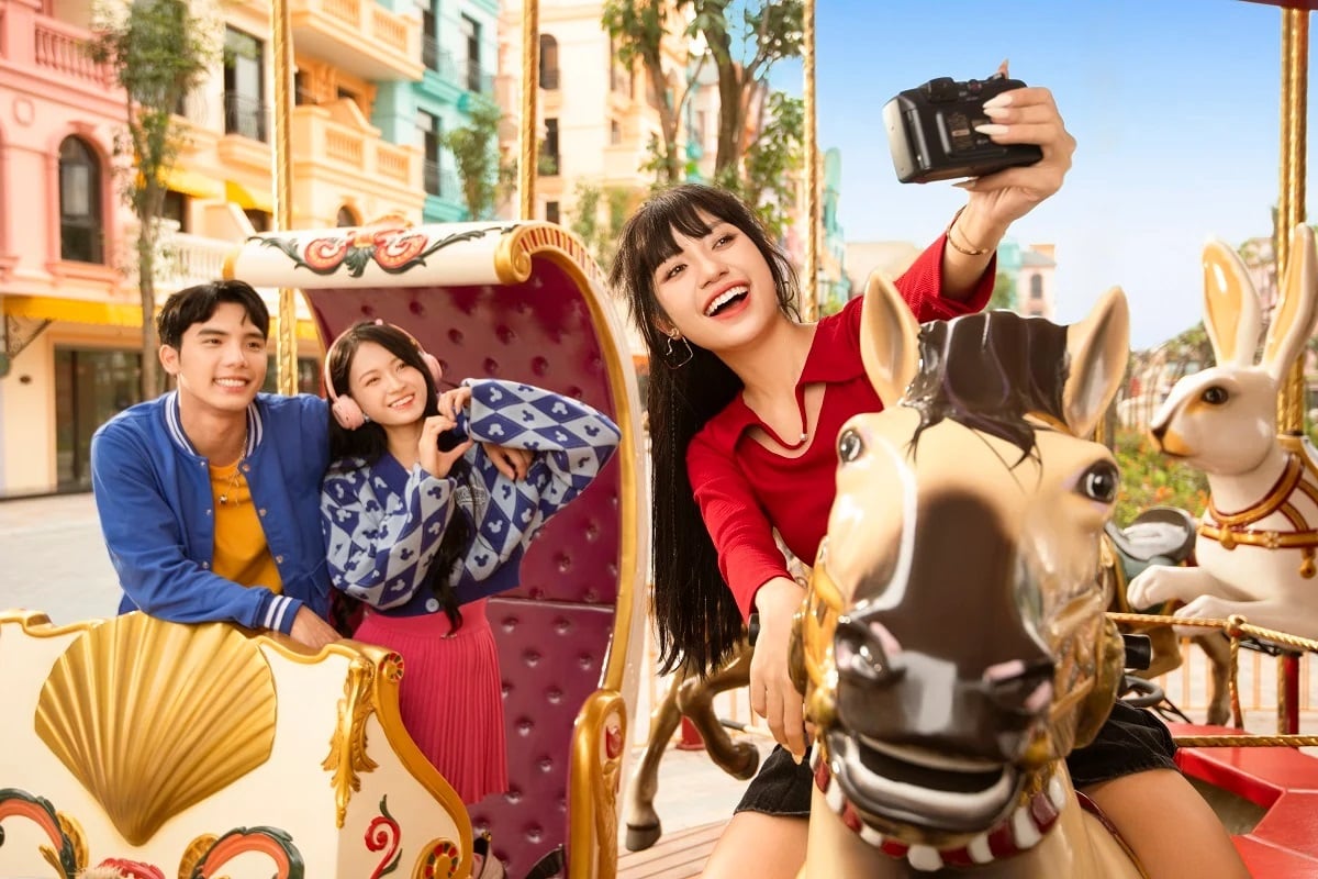 Vong-quay-ngua-go-grand-world